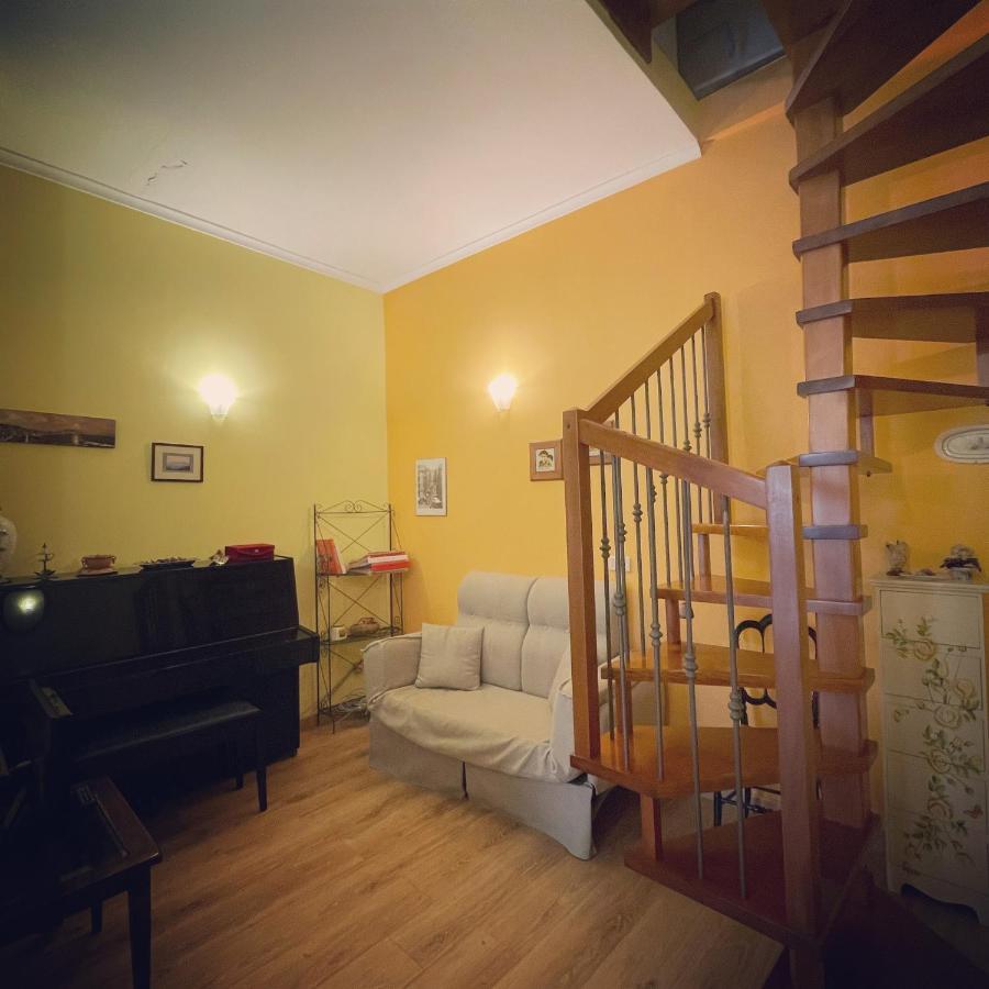 Jenniʻs Indipendent Tiny House Apartment Napoli Bagian luar foto