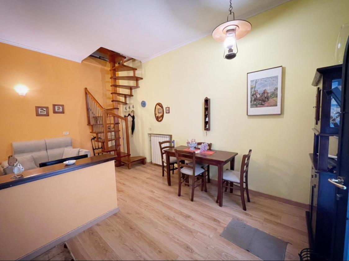 Jenniʻs Indipendent Tiny House Apartment Napoli Bagian luar foto